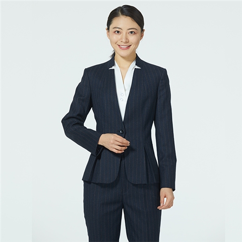 時(shí)尚無領(lǐng)西服
